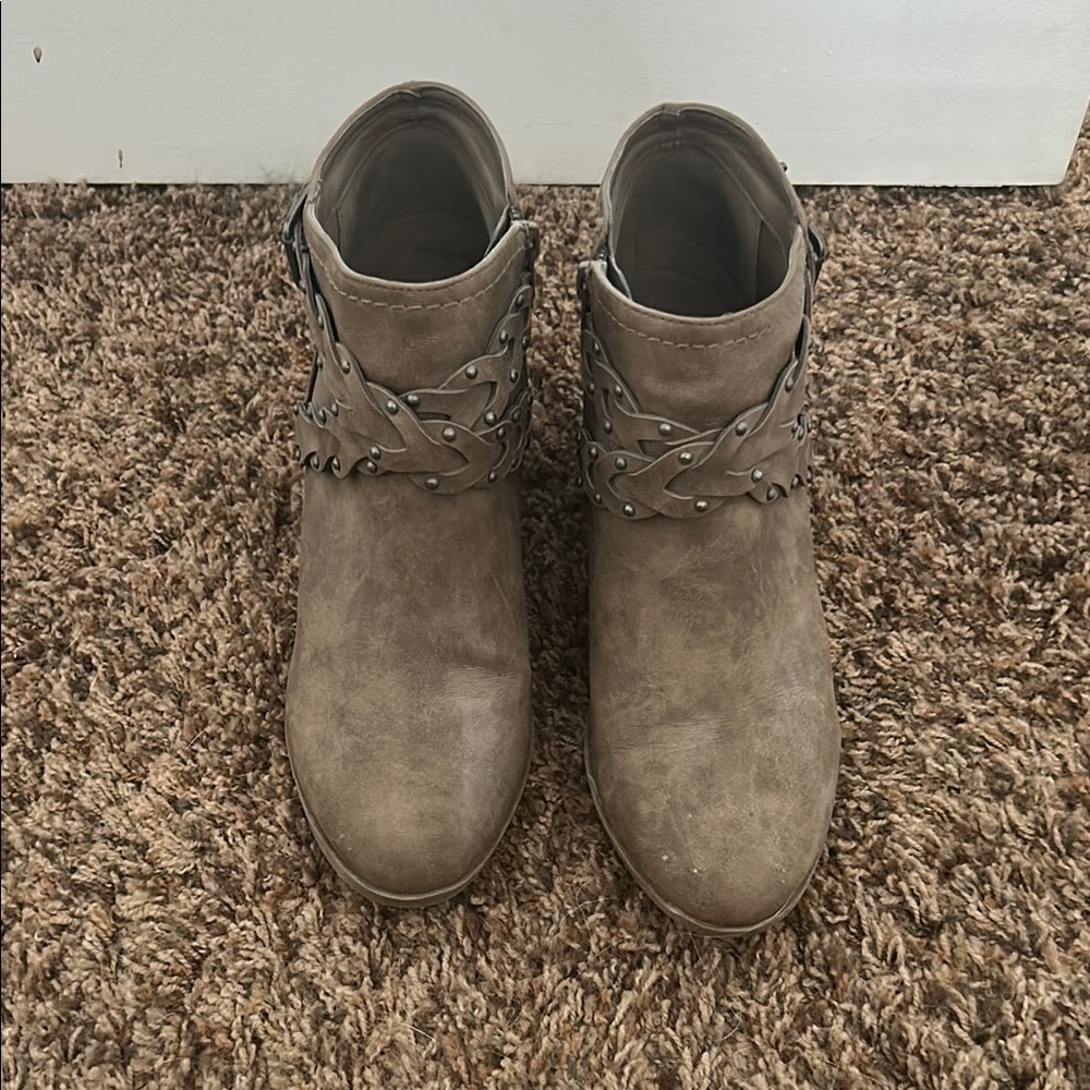 Stylish Tan Ankle Boots